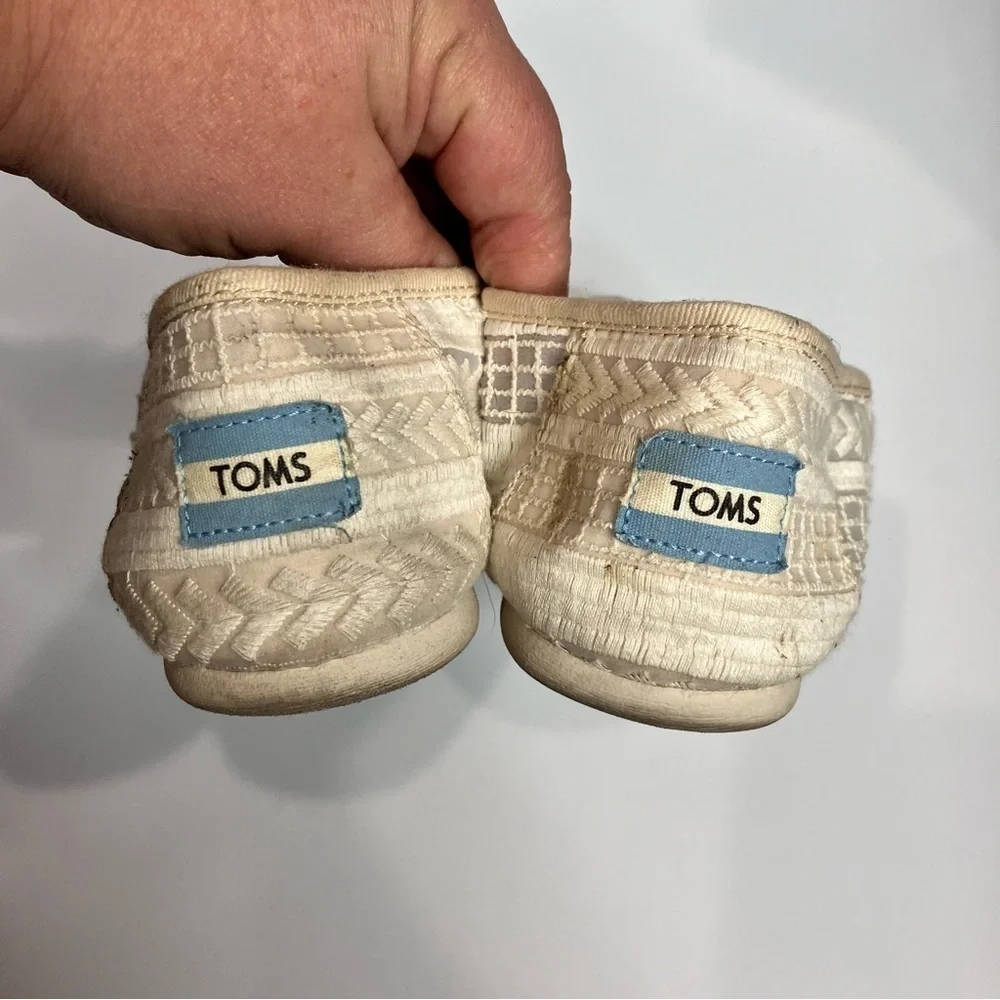Toms off‎ white flats size 7